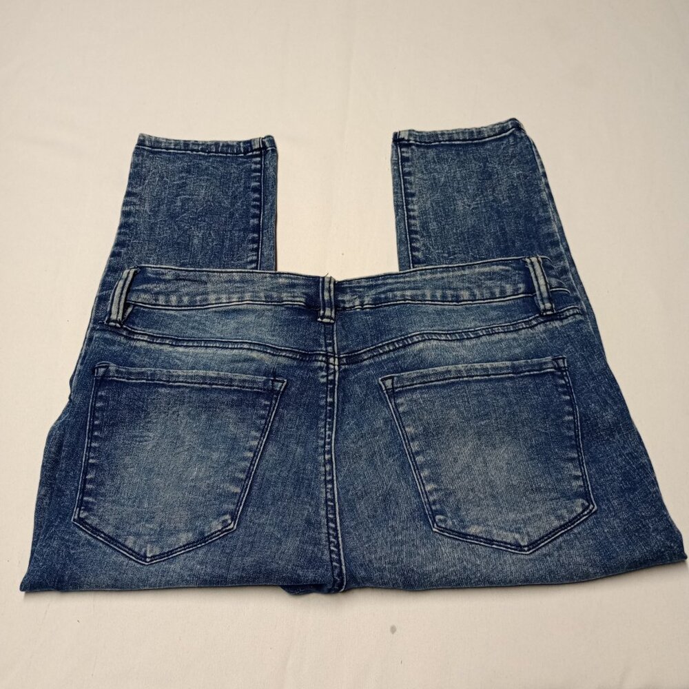 Refuge women’s blue jeans, size 8